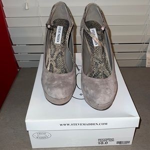 Steve Madden platform taupe chunky heels. Size 10.